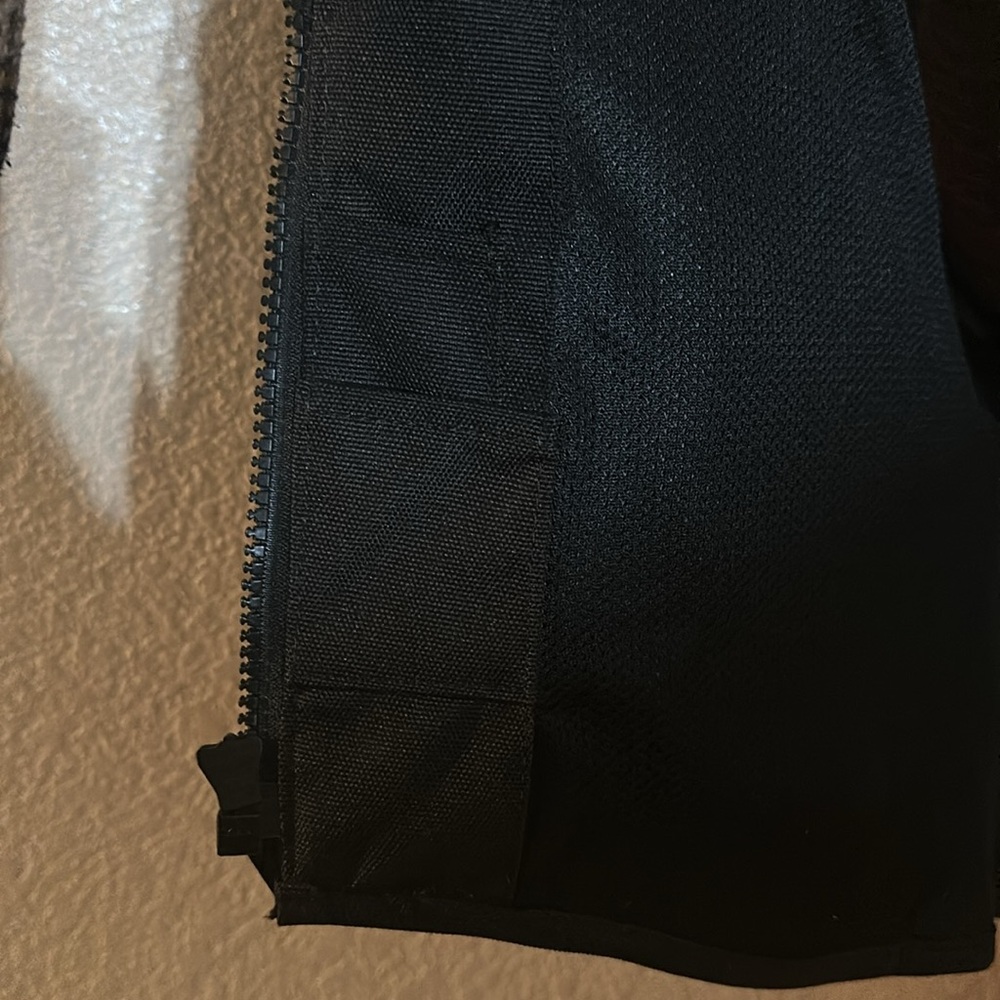Icon Motorcycle Riding Vest - Picture 5 of 11